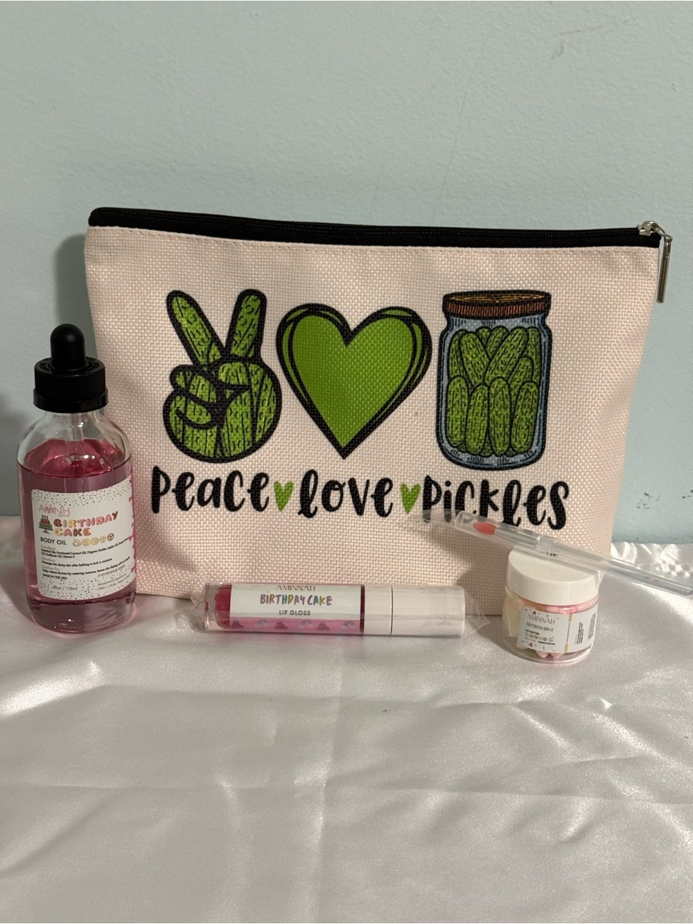 Aminnah “Birthday Cake”Bundle. Includes: body oil, lip gloss and lip butter!
